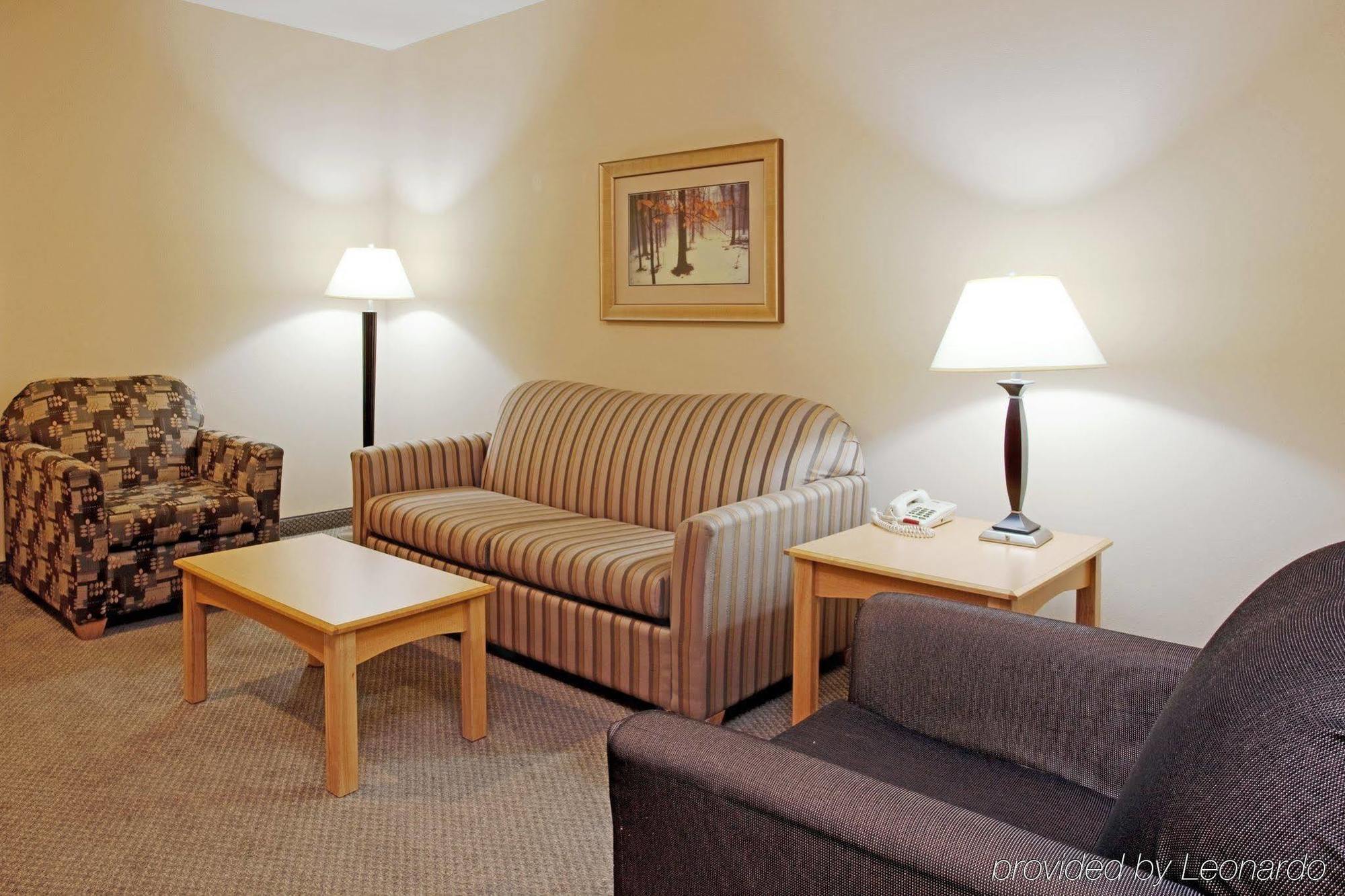 Holiday Inn Express & Suites Amarillo By Ihg Room photo